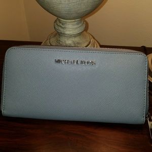 Authentic Michael Kors 'Jet Set Continental' Walle
